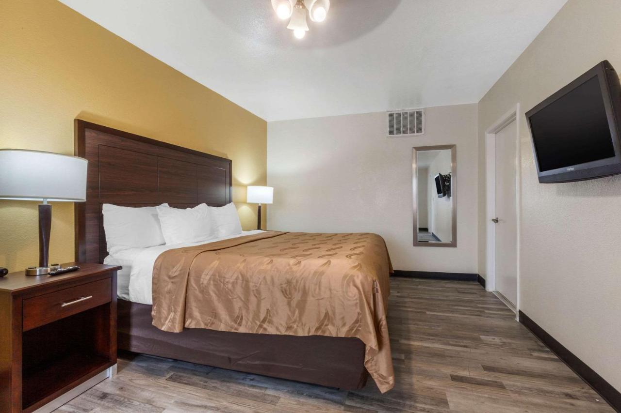Quality Inn & Suites Near Downtown Mesa Exteriér fotografie