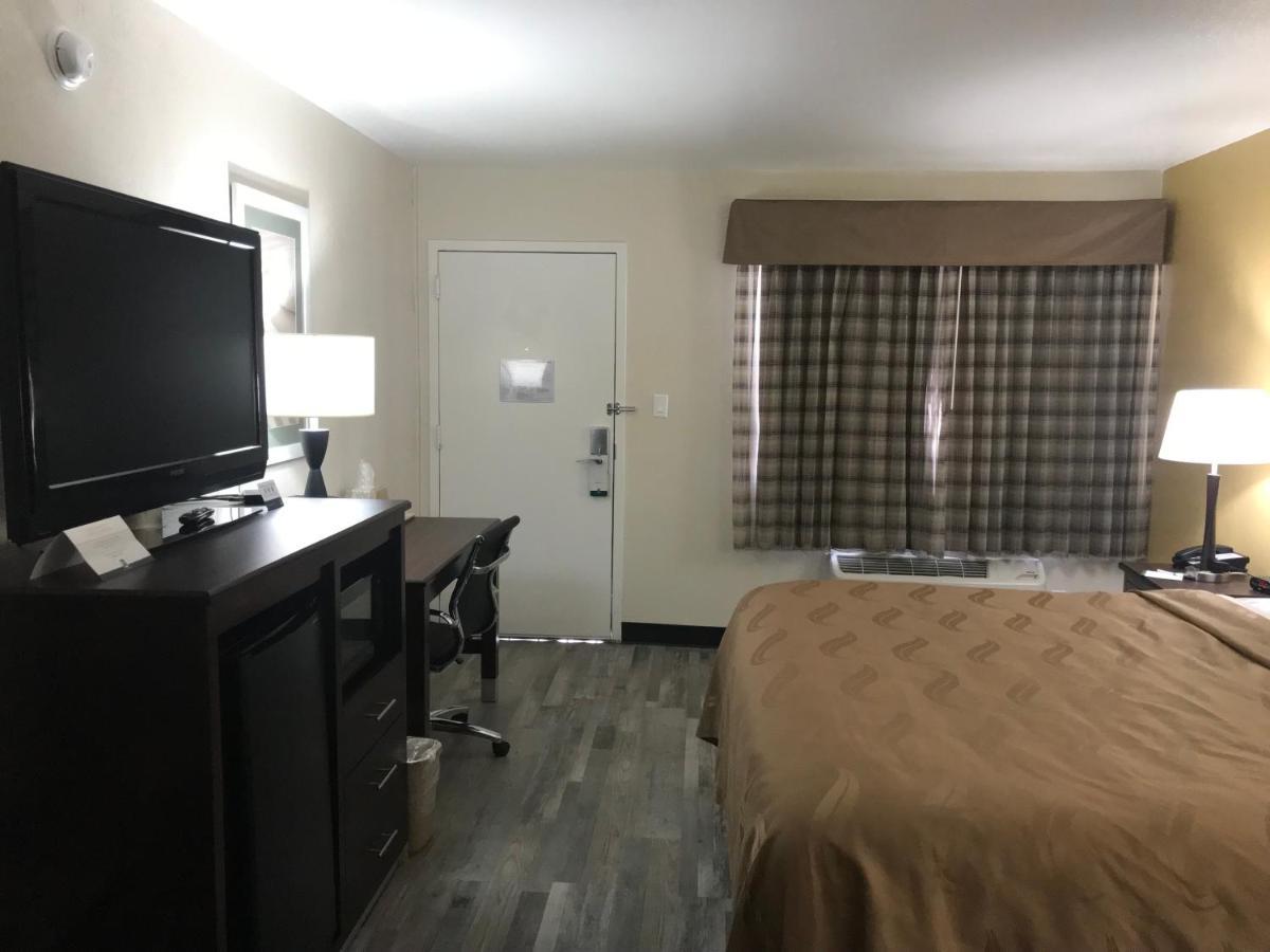 Quality Inn & Suites Near Downtown Mesa Exteriér fotografie