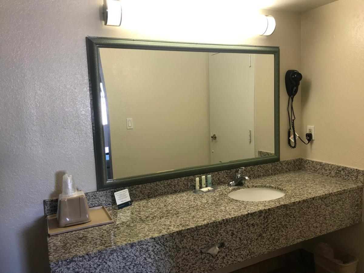 Quality Inn & Suites Near Downtown Mesa Exteriér fotografie
