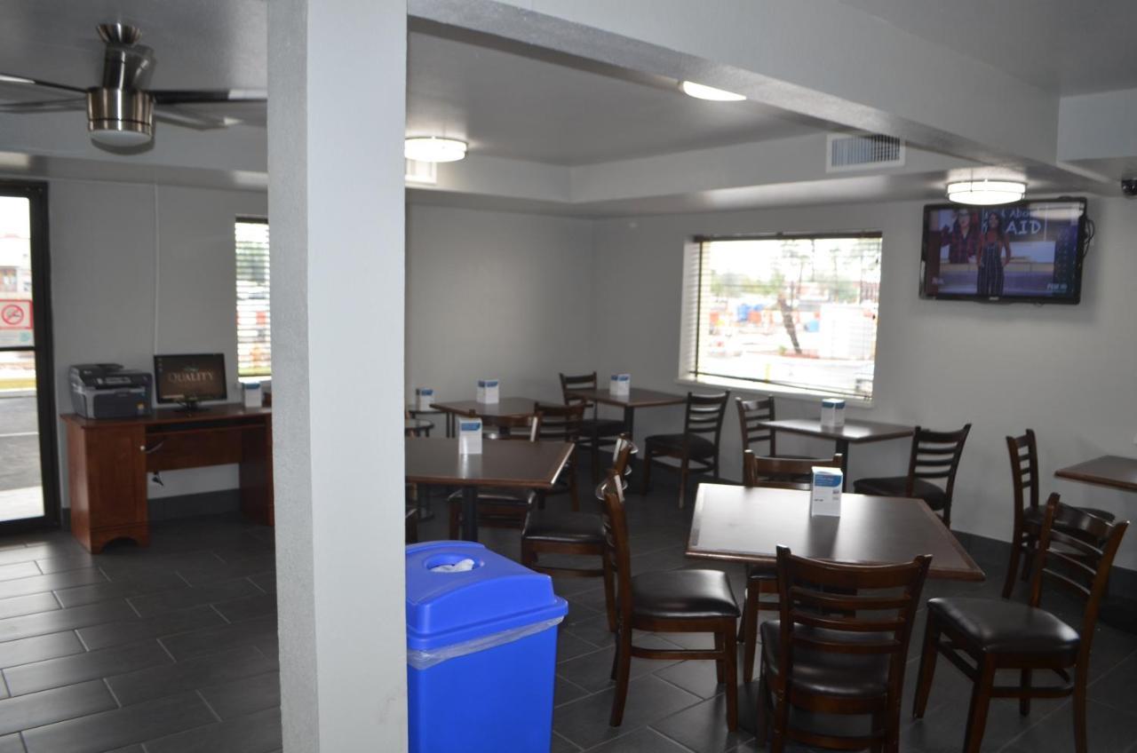 Quality Inn & Suites Near Downtown Mesa Exteriér fotografie