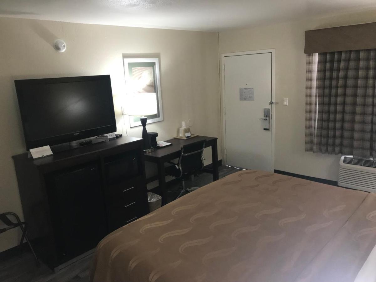 Quality Inn & Suites Near Downtown Mesa Exteriér fotografie