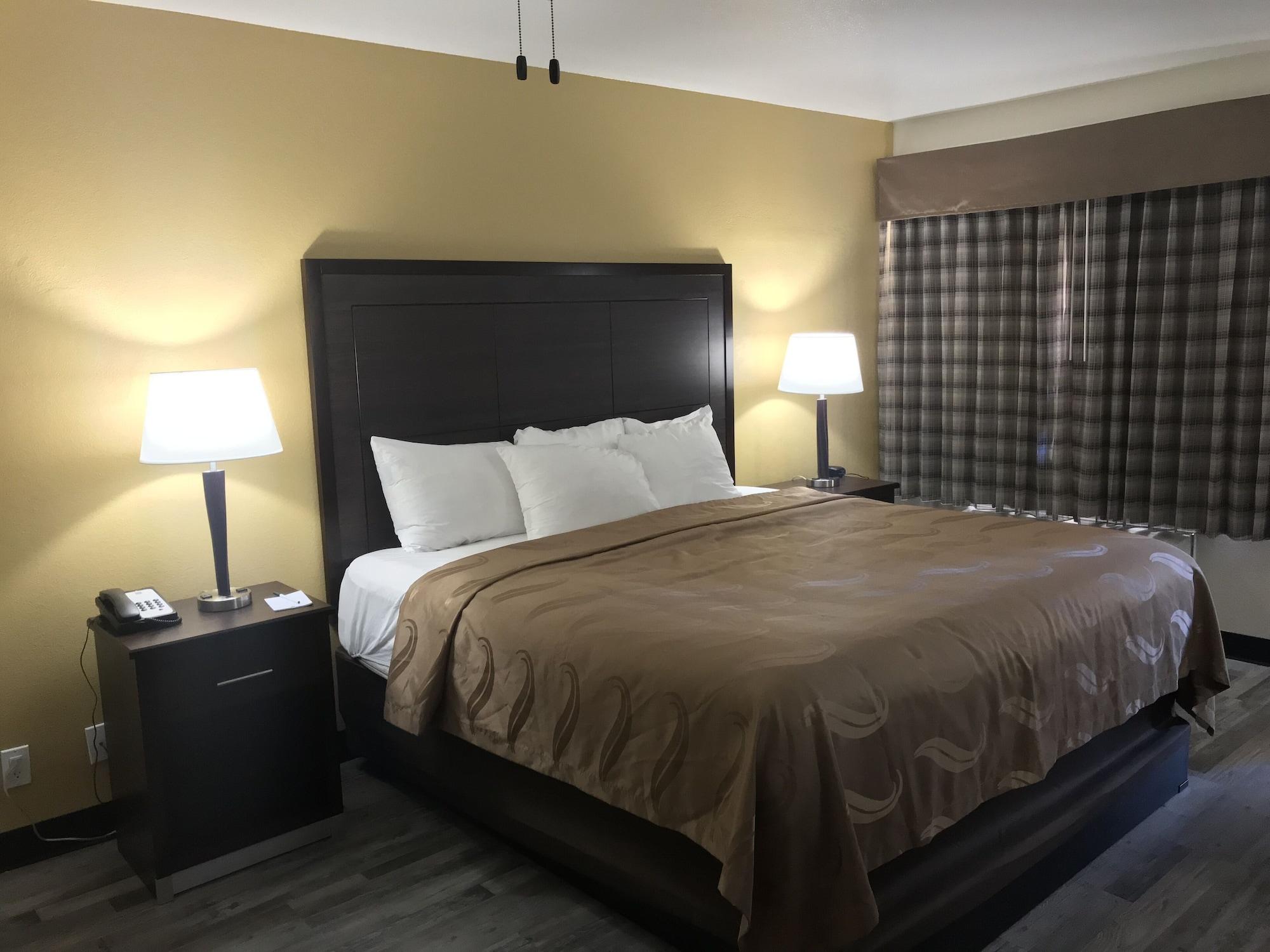 Quality Inn & Suites Near Downtown Mesa Exteriér fotografie