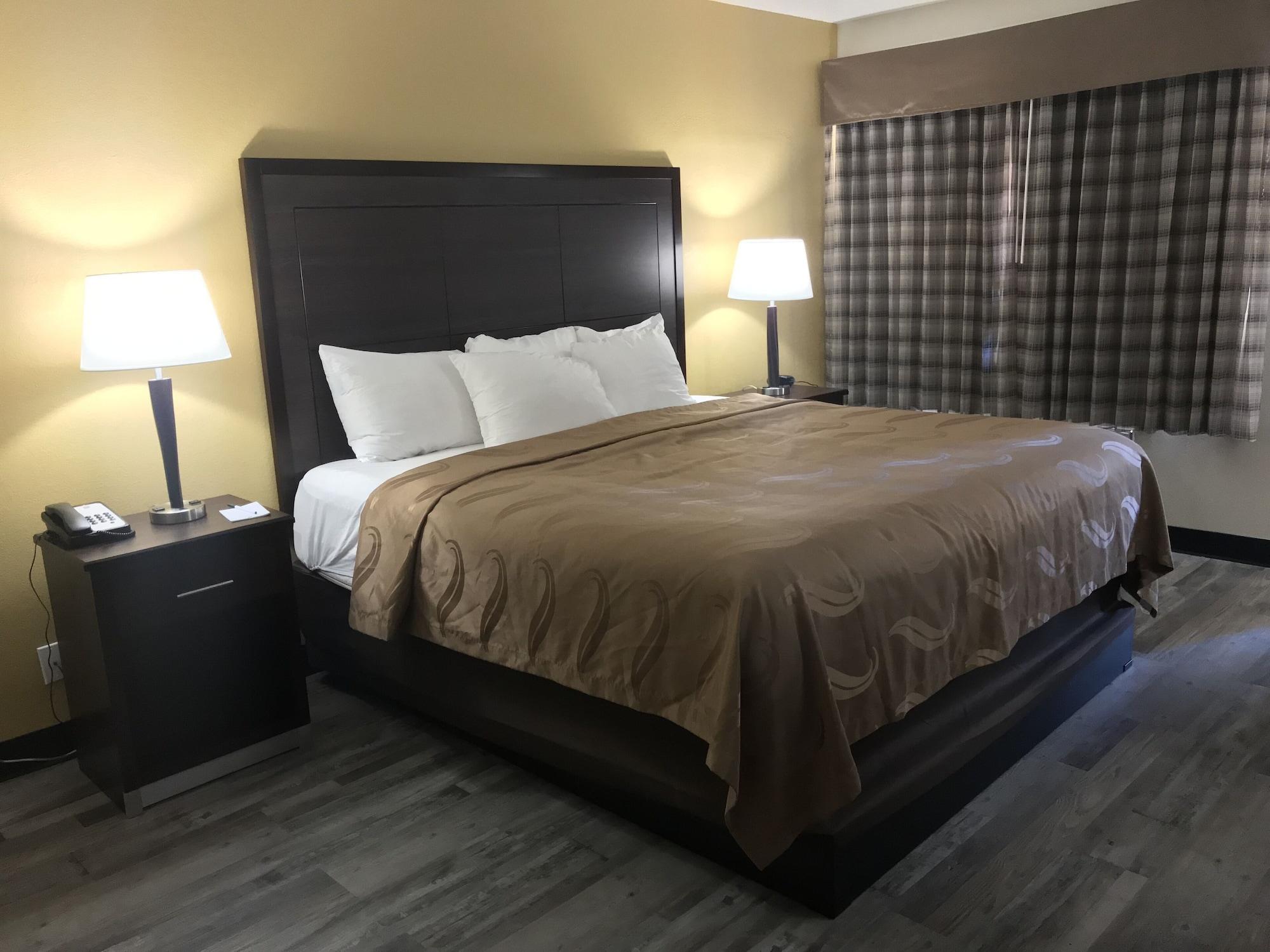 Quality Inn & Suites Near Downtown Mesa Exteriér fotografie