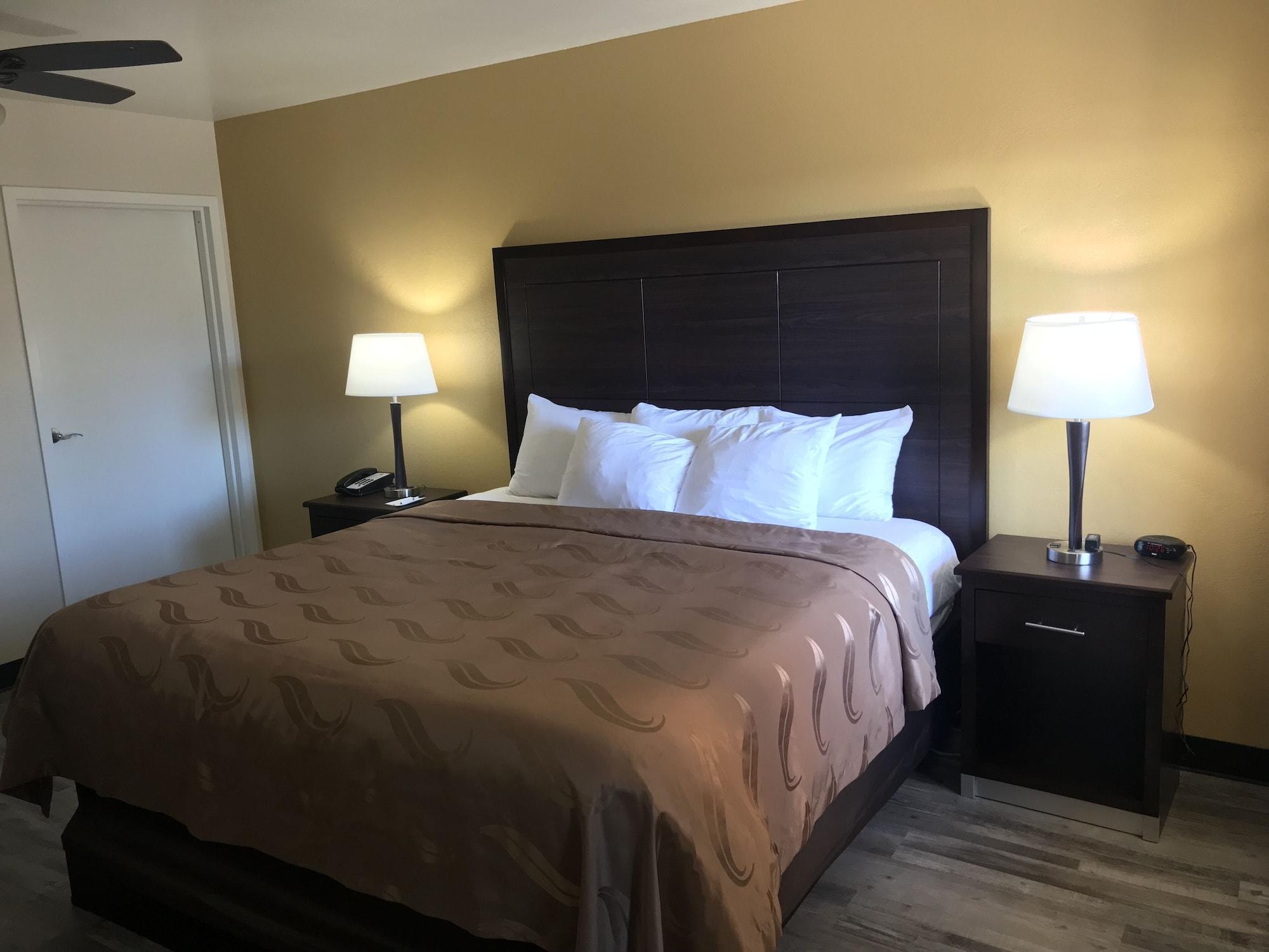 Quality Inn & Suites Near Downtown Mesa Exteriér fotografie