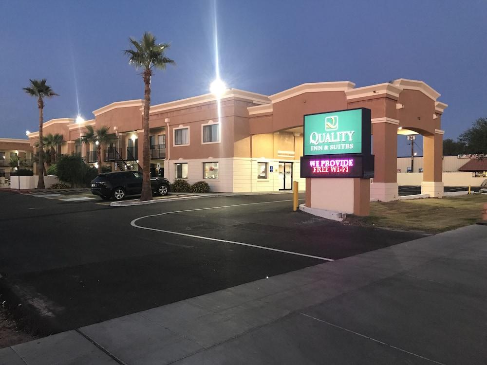 Quality Inn & Suites Near Downtown Mesa Exteriér fotografie