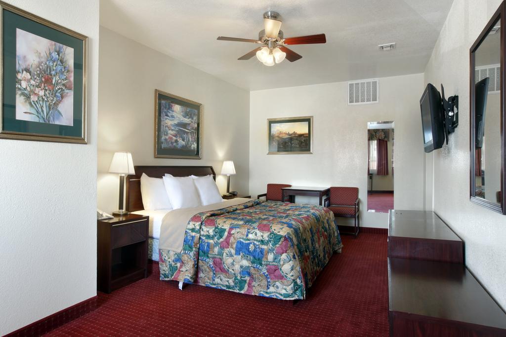 Quality Inn & Suites Near Downtown Mesa Exteriér fotografie