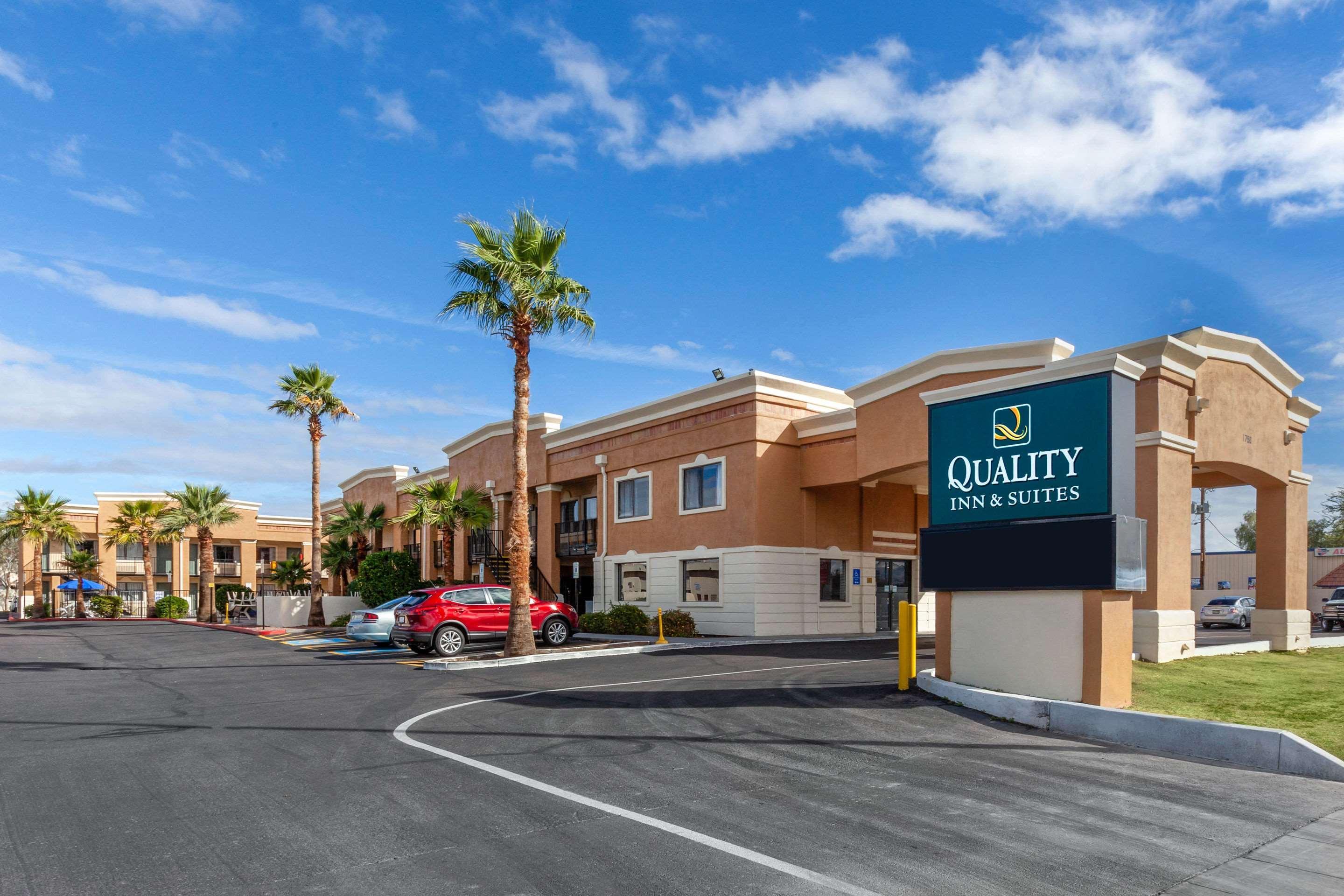 Quality Inn & Suites Near Downtown Mesa Exteriér fotografie