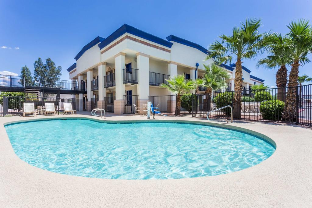 Quality Inn & Suites Near Downtown Mesa Exteriér fotografie