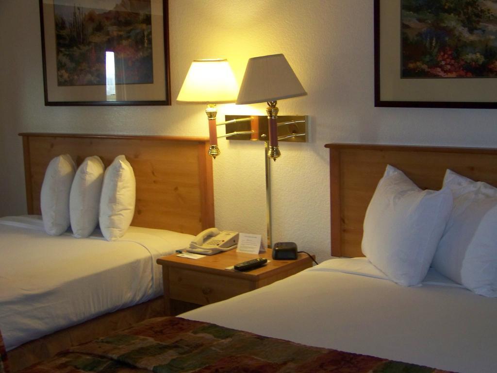 Quality Inn & Suites Near Downtown Mesa Exteriér fotografie